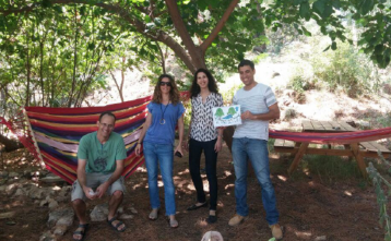 סטודנטים מקימים פינות ישיבה